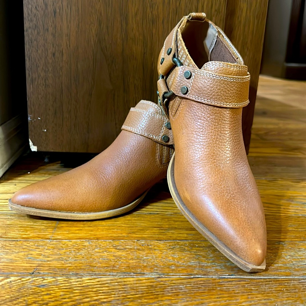 Dingo Booties Cognac Size 7